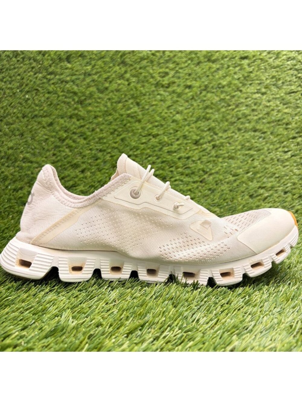 On Cloud 5 Coast Undyed White Womens Size 9 Athletic Running Shoes Sneakers